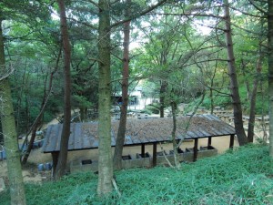 こちらは飯合炊さん場。水道などを利用できます。