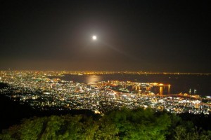 満月と夜景     掬星台から撮影
